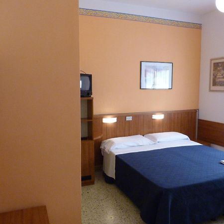 Hotel Bologna Сан-Бенедетто-дель-Тронто Екстер'єр фото