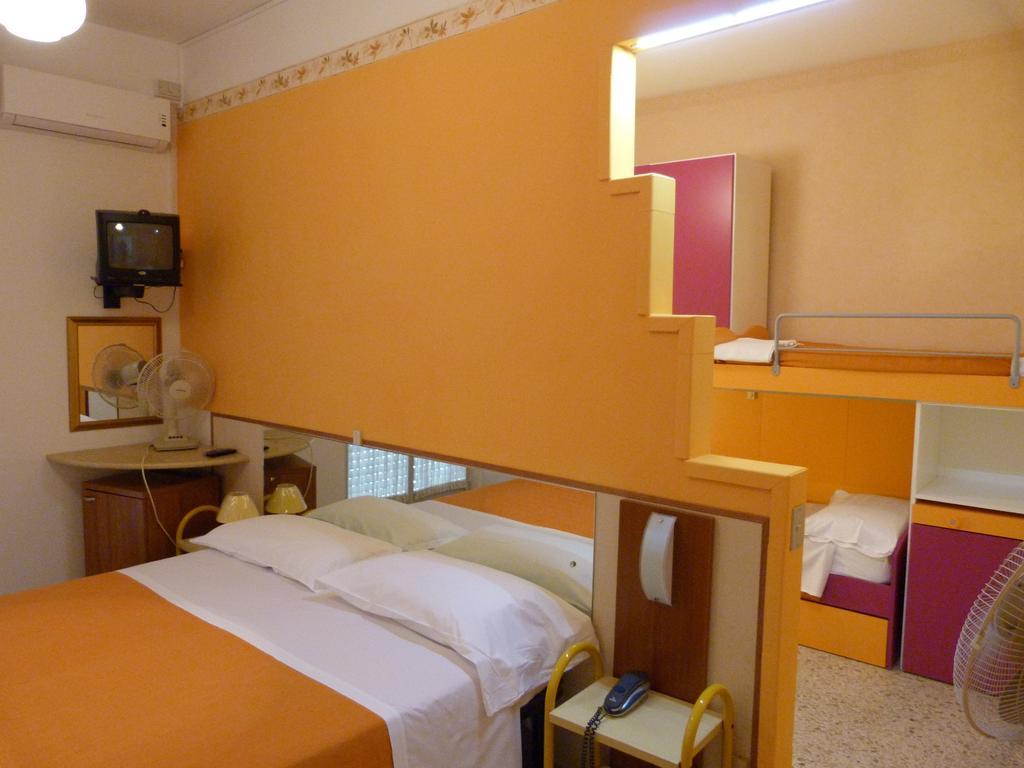 Hotel Bologna Сан-Бенедетто-дель-Тронто Екстер'єр фото